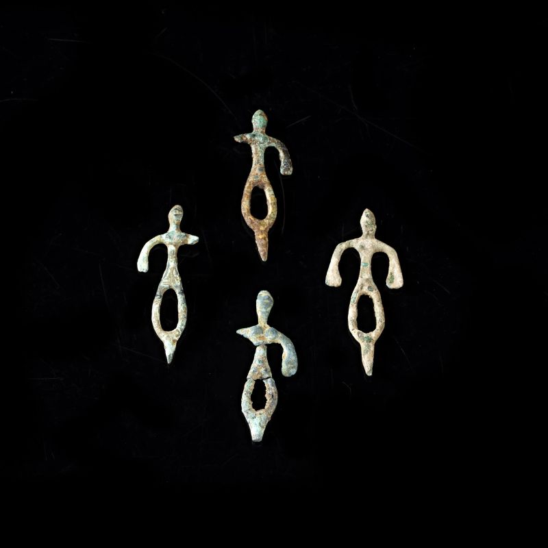 



GRUPPO DI FIGURE ANTROPOMORFE  - Auction ANTIQUITIES - Pandolfini Casa d'Aste