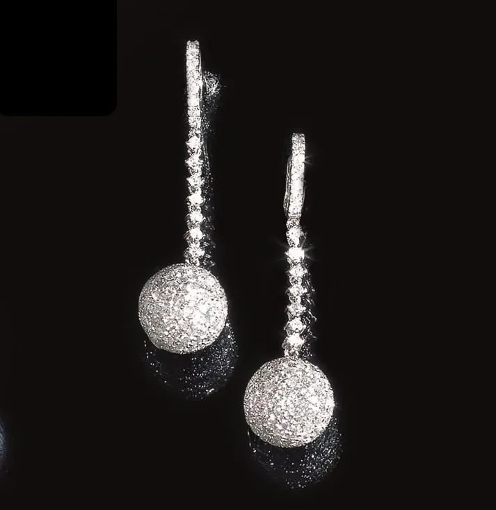 Paio di orecchini pendenti in oro bianco e diamanti  - Asta Argenti, Gioielli ed Orologi - Pandolfini Casa d'Aste