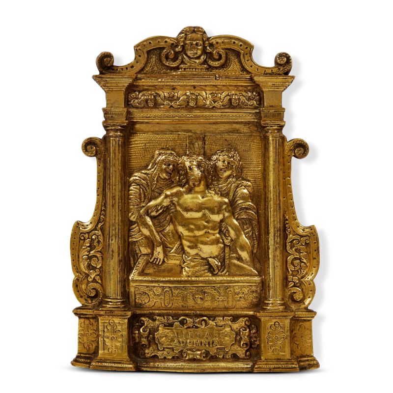 Galeazzo Mondella, known as Moderno, The Dead Christ Supported by the Virgin and Saint John, gilted bronze  - Auction PLAQUETTES, MEDALS, AND SMALL BRONZE SCULPTURES FROM THE COLLECTION OF MARIO SCAGLIA AND OTHER PROVENANCES - Pandolfini Casa d'Aste