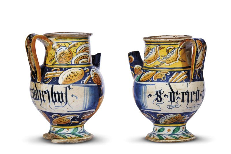 COPPIA DI ORCIOLI, AREA METAURENSE, PESARO, 1580 CIRCA  - Auction Important Renaissance Maiolica - Pandolfini Casa d'Aste