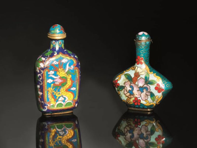  Due snuff-bottles, Cina fine dinastia Qing , in smalto cloisonnÃƒÂ© una decorata  - Asta Arte Orientale - Pandolfini Casa d'Aste