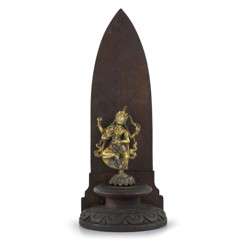 



A GILT BRONZE DEITY FIGURE ON WOODEN MANDORLA, TIBET, 19TH CENTURY  - Asta Arte Orientale | 东方艺术 - Pandolfini Casa d'Aste