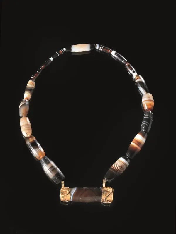 Importante collana achemenide in agata sardonice e oro&nbsp;&nbsp;&nbsp;&nbsp;&nbsp;&nbsp;&nbsp;&nbsp;&nbsp;&nbsp;&nbsp;&nbsp;&nbsp;&nbsp;&nbsp;&nbsp;&nbsp;&nbsp;&nbsp;&nbsp;  - Auction Antiquities - Pandolfini Casa d'Aste