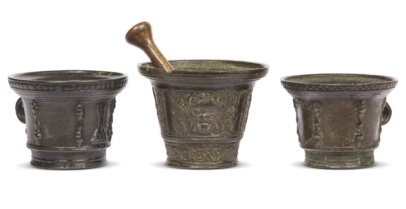 Northern Italian, 16th-17th century, A group of three mortars, bronze, 11x16x14,5 cm, 10x14x13 cm, 9,6x13,5x13 cm  - Auction Sculptures and works of art from the middle ages to the 19th century - Pandolfini Casa d'Aste