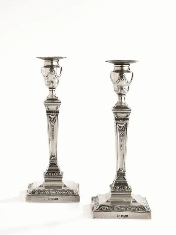 COPPIA DI CANDELIERI, CITTA' DI SHEFFIELD, 1894, ARGENTIERE WALKER&amp;HALL  - Auction European Silver and Coins - Pandolfini Casa d'Aste